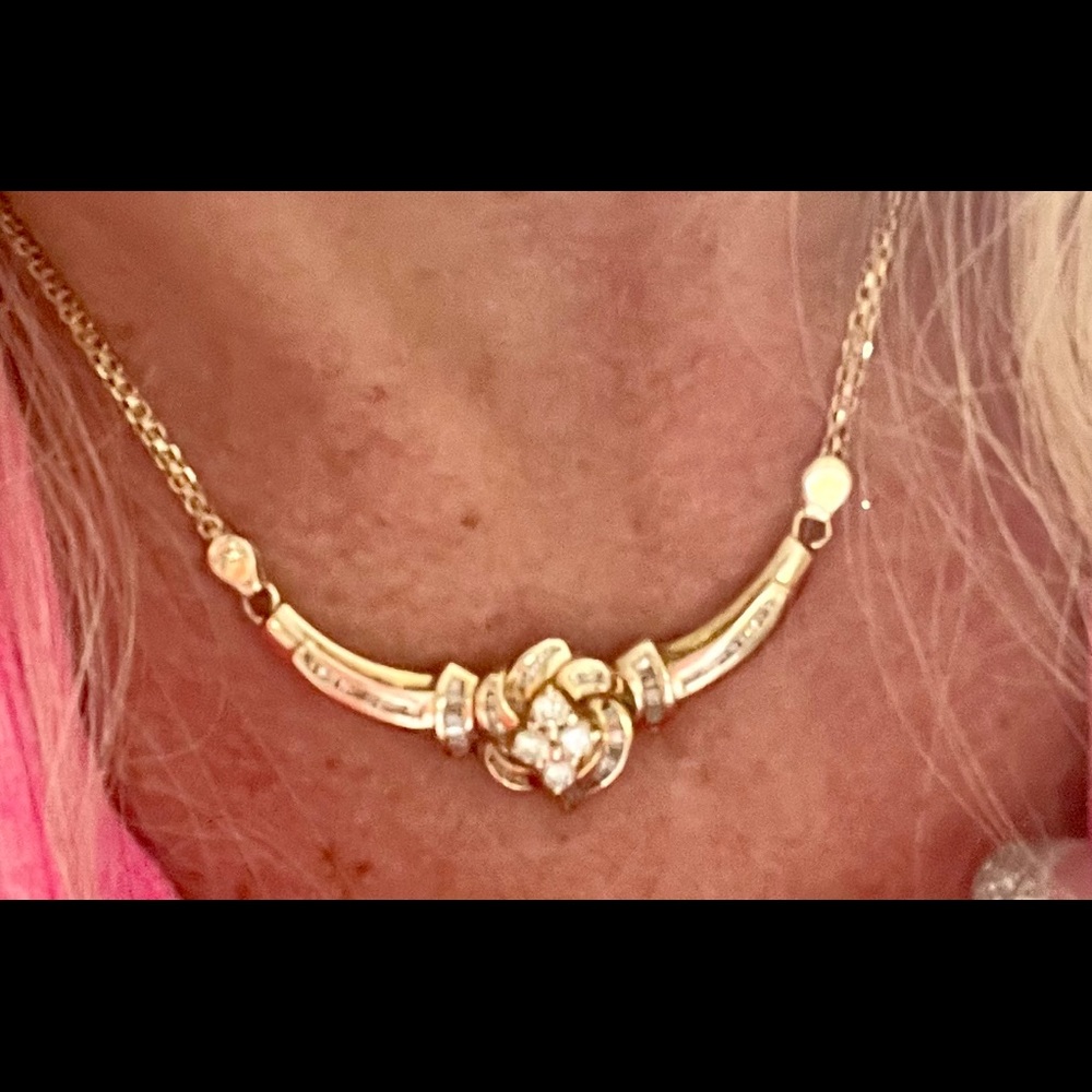 14k 585 and over 1 carat Diamond necklace